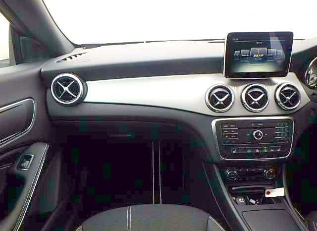 2015 Mercedes Benz CLA180-Import full