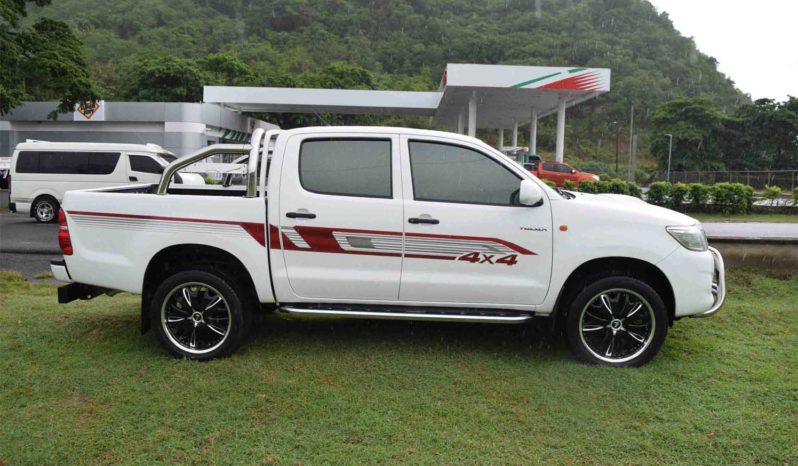 SOLD – 2012 Toyota Hilux full