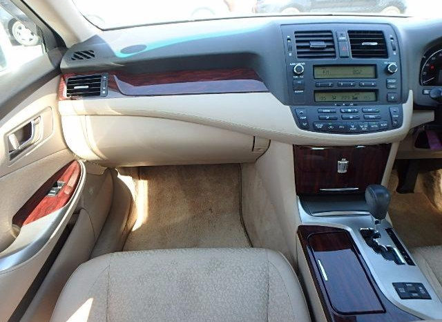 2010 Toyota Crown (Royal Saloon) Special – Import full